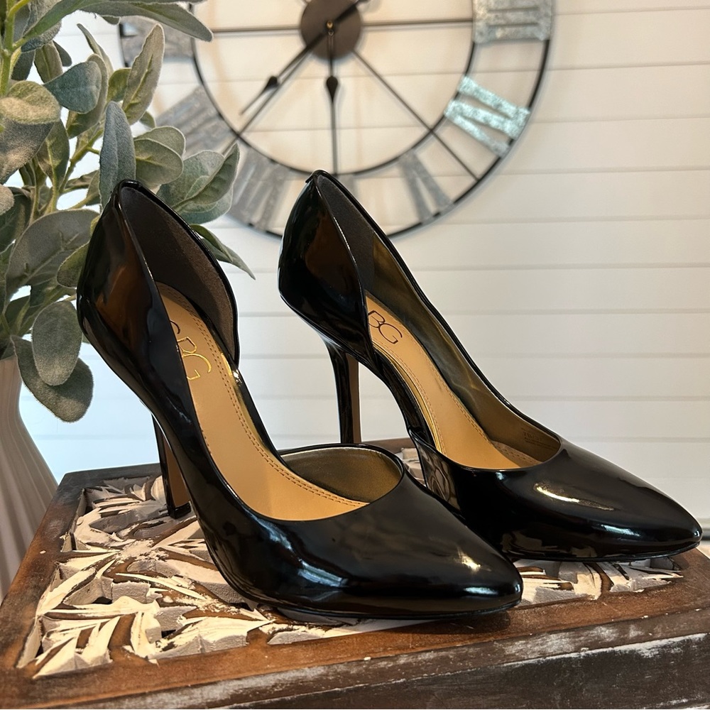 BCBG Black Patent Leather Heels/Pumps size 7.5